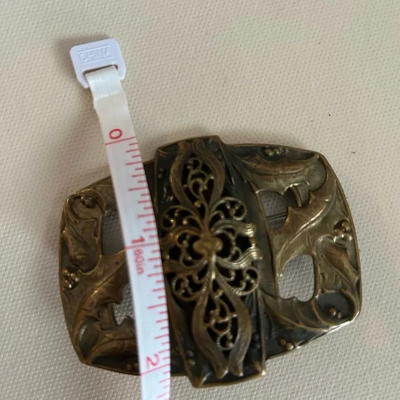 Large jewelry brooch pin. Measures approx.  2“ x 3“. Kinda copper/brass color. - Picture 7 of 7